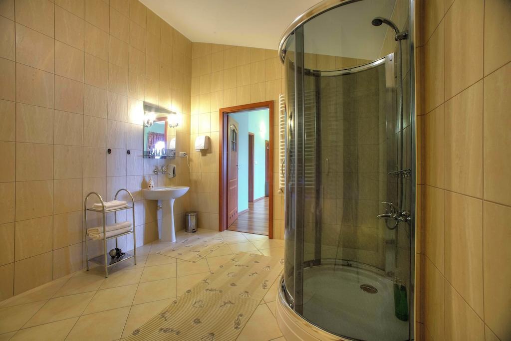 Hotel I Restauracja Bona Sanok Zimmer foto